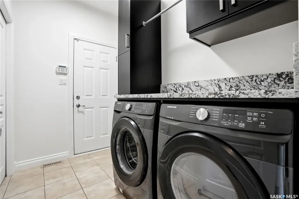 2431 Linner Bay Regina SK S4V 1K3