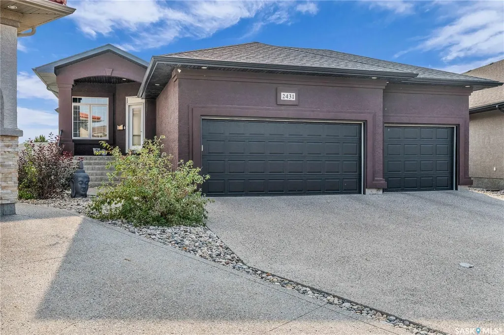 2431 Linner Bay Regina SK S4V 1K3