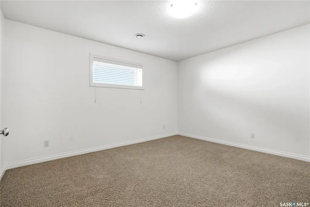 2431 Linner Bay Regina SK S4V 1K3