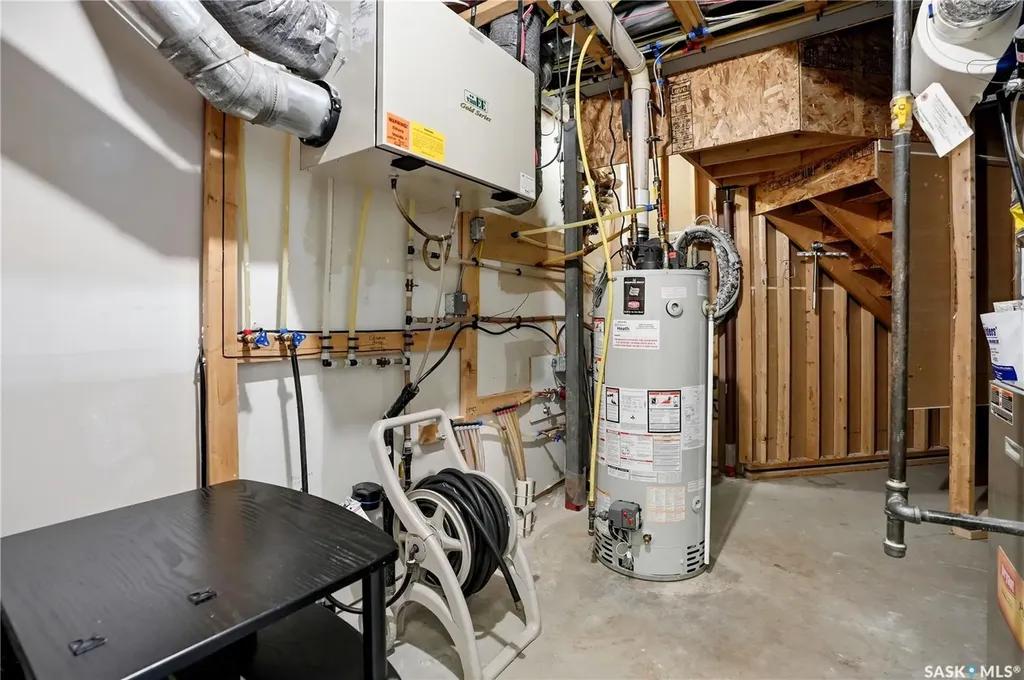 2431 Linner Bay Regina SK S4V 1K3