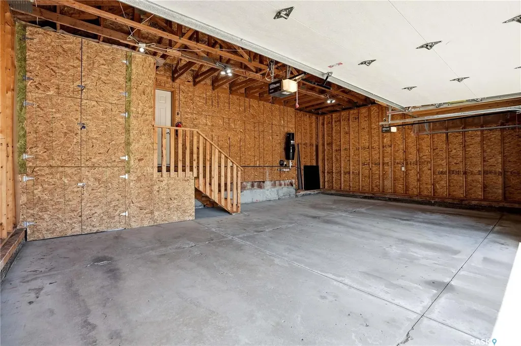 2431 Linner Bay Regina SK S4V 1K3