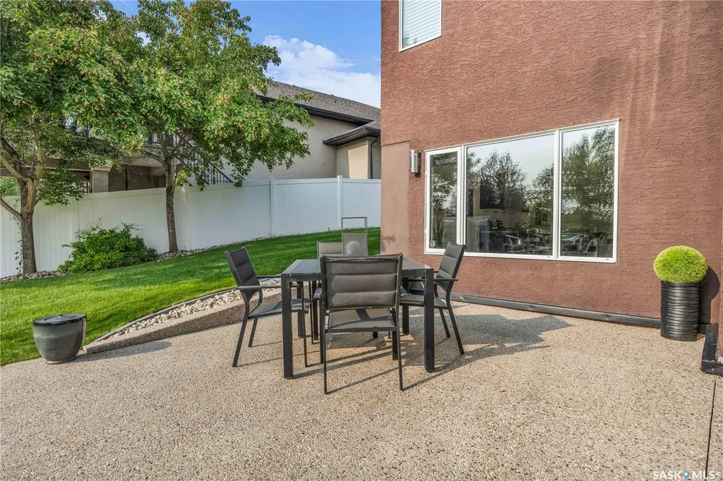 2431 Linner Bay Regina SK S4V 1K3