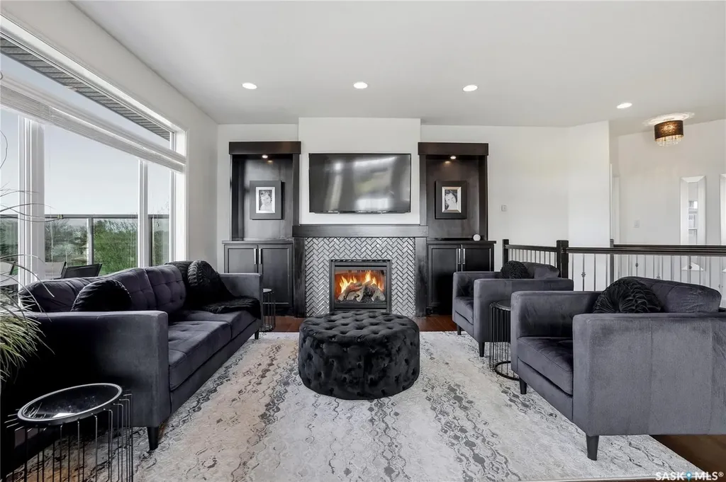 2431 Linner Bay Regina SK S4V 1K3