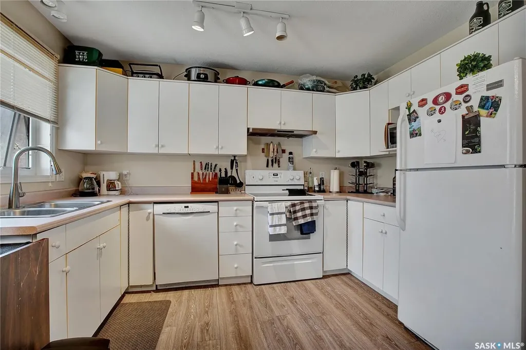 1418 B Avenue N Saskatoon SK S7L 1G8