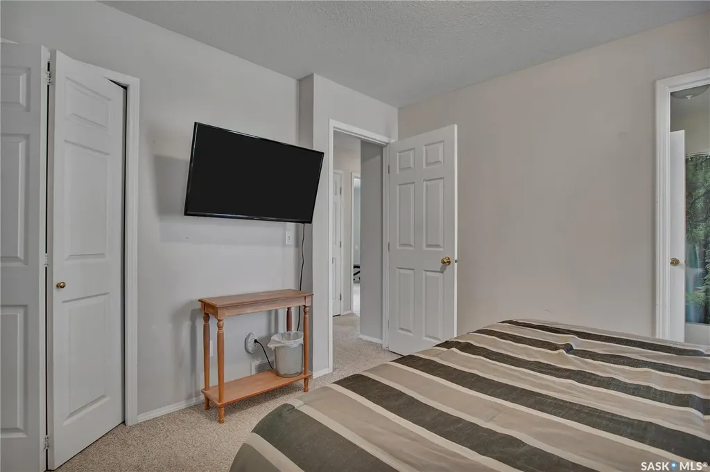 1418 B Avenue N Saskatoon SK S7L 1G8