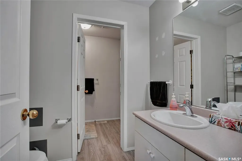 1418 B Avenue N Saskatoon SK S7L 1G8