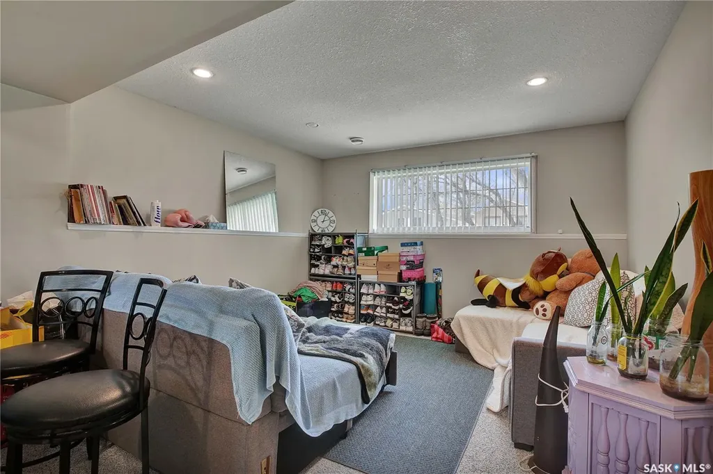 1418 B Avenue N Saskatoon SK S7L 1G8