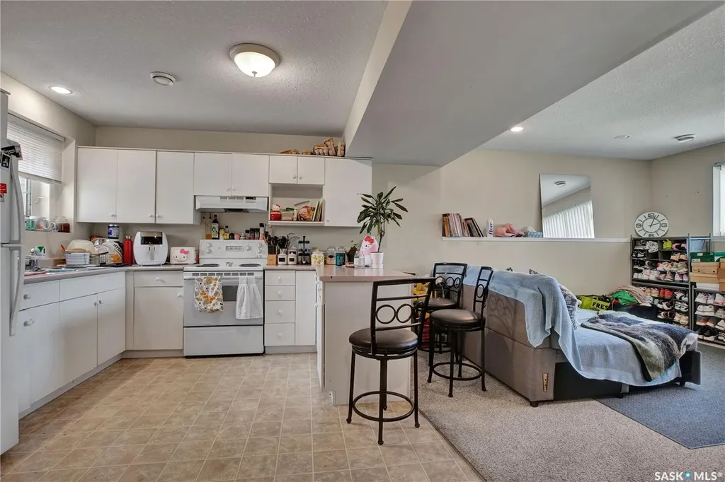 1418 B Avenue N Saskatoon SK S7L 1G8