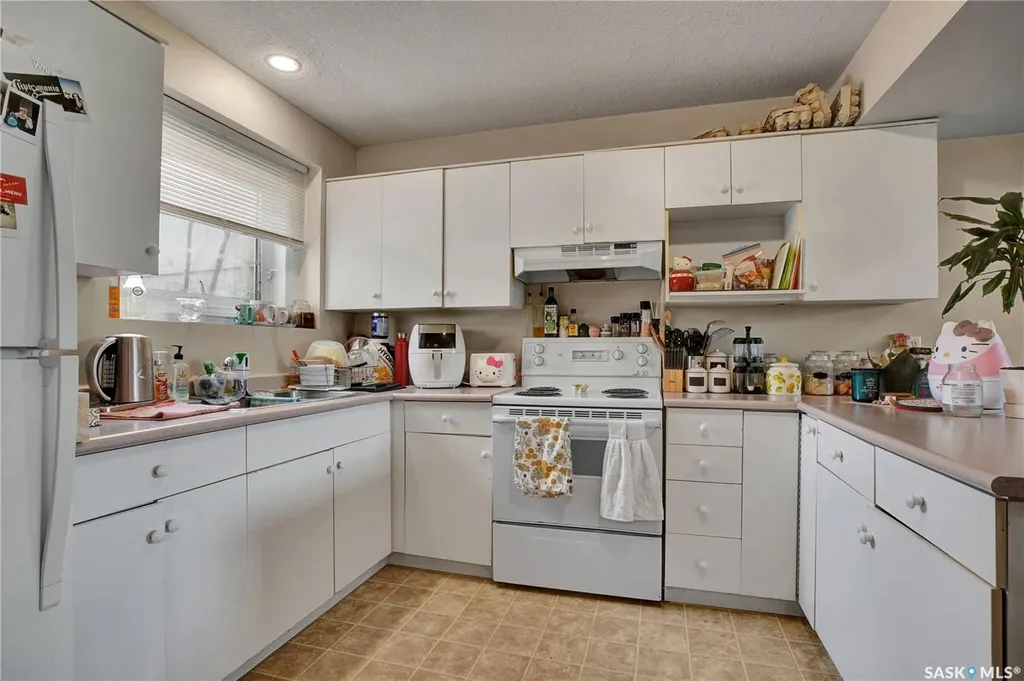 1418 B Avenue N Saskatoon SK S7L 1G8