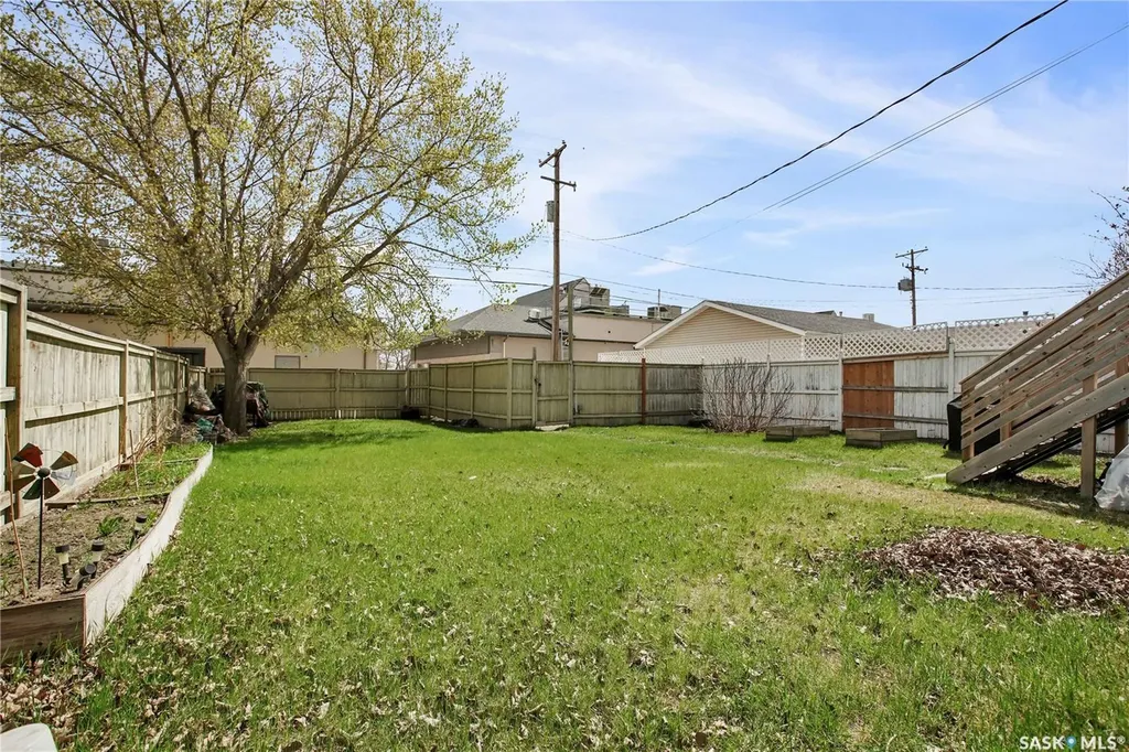 1418 B Avenue N Saskatoon SK S7L 1G8