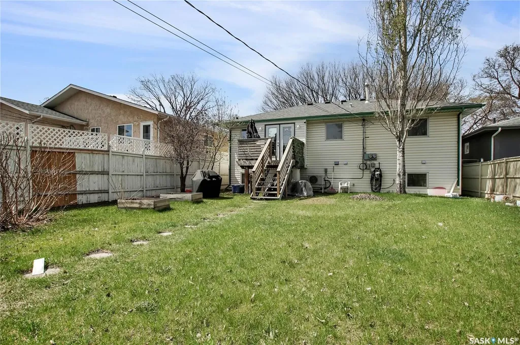 1418 B Avenue N Saskatoon SK S7L 1G8