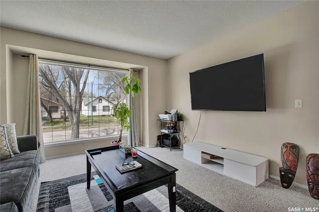 1418 B Avenue N Saskatoon SK S7L 1G8