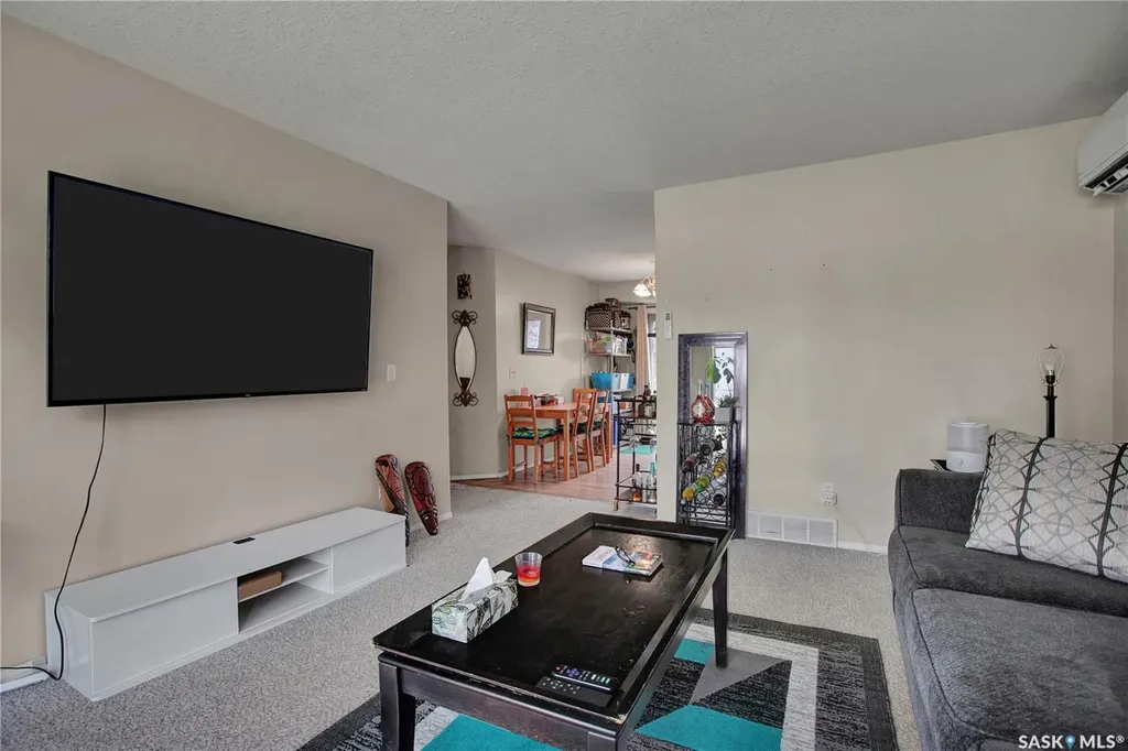 1418 B Avenue N Saskatoon SK S7L 1G8