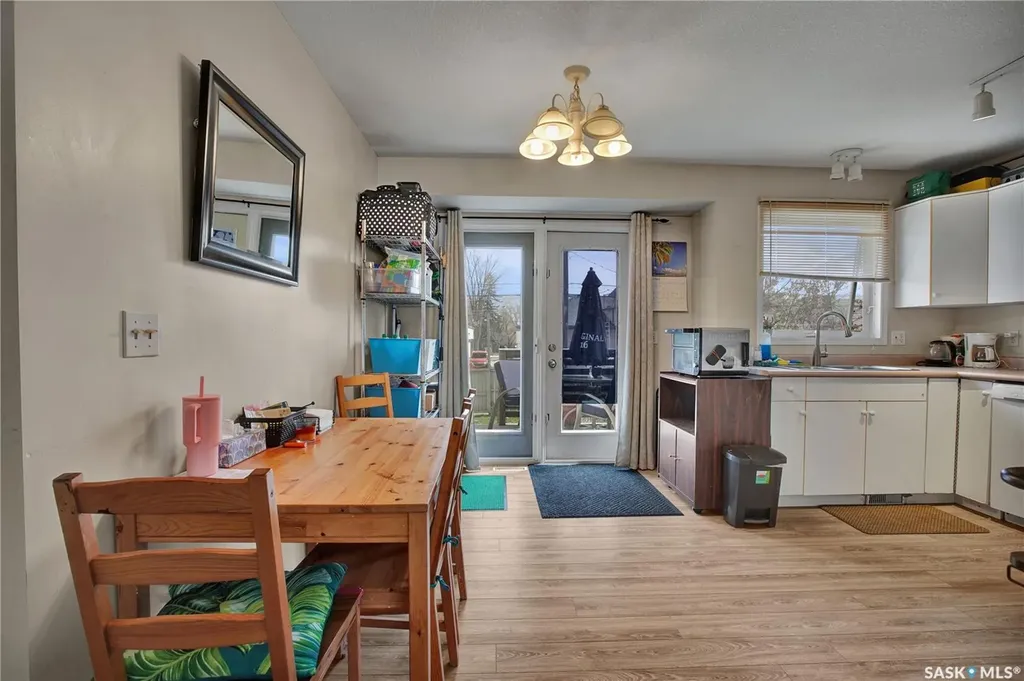 1418 B Avenue N Saskatoon SK S7L 1G8