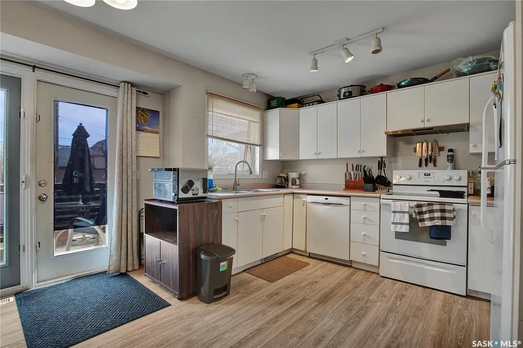 1418 B Avenue N Saskatoon SK S7L 1G8