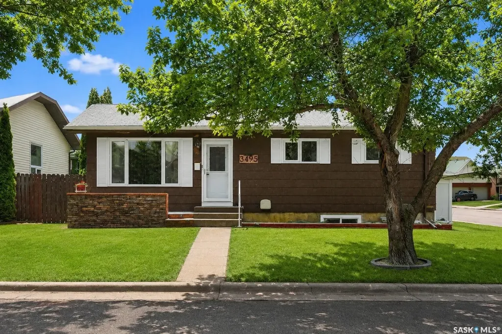 3495 Eagle Crescent Prince Albert SK S6V 7W9