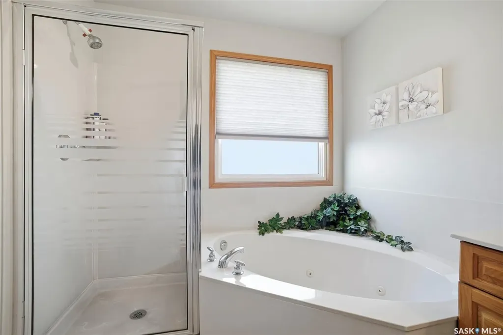 211 Brookmore Lane Saskatoon SK S7V 1C1