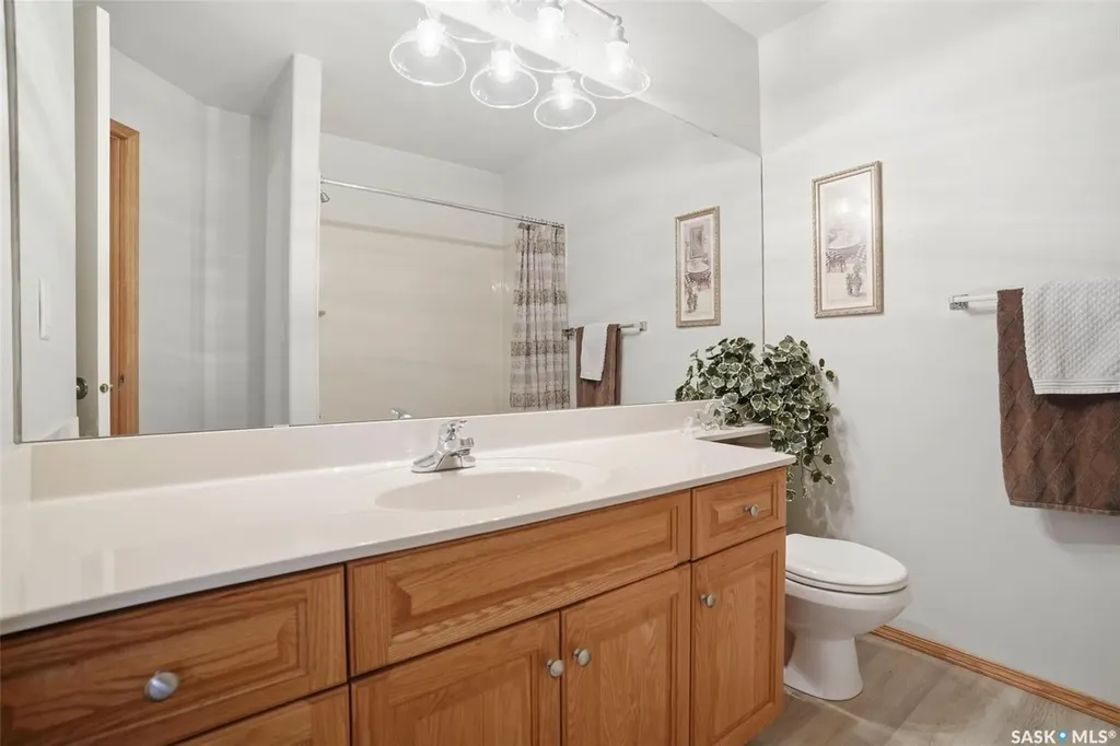 211 Brookmore Lane Saskatoon SK S7V 1C1