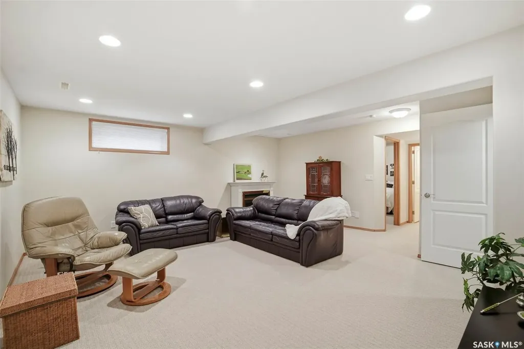 211 Brookmore Lane Saskatoon SK S7V 1C1