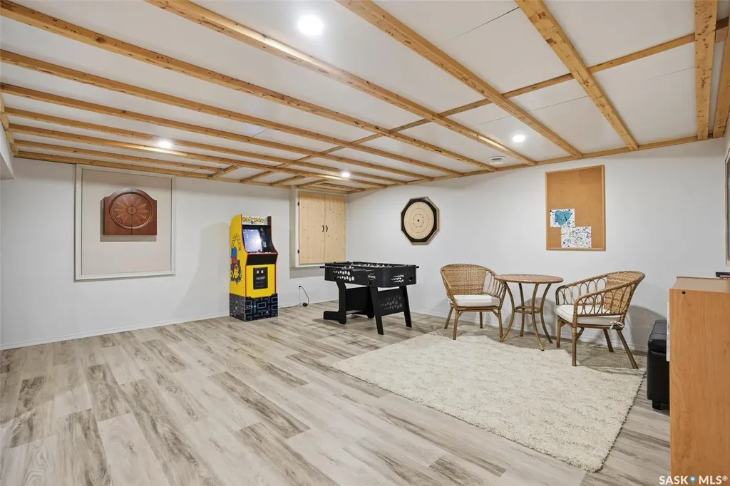 211 Brookmore Lane Saskatoon SK S7V 1C1