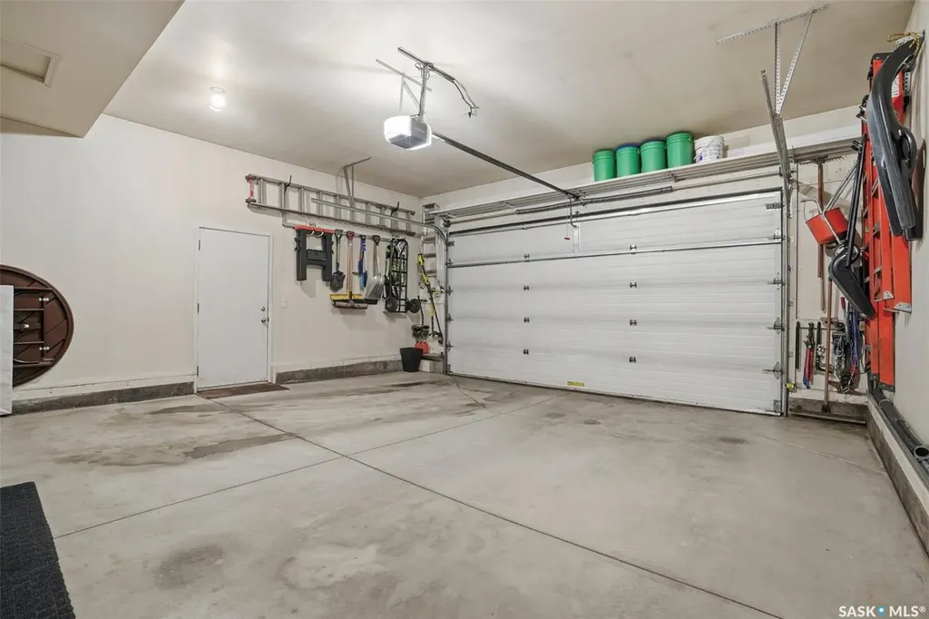 211 Brookmore Lane Saskatoon SK S7V 1C1