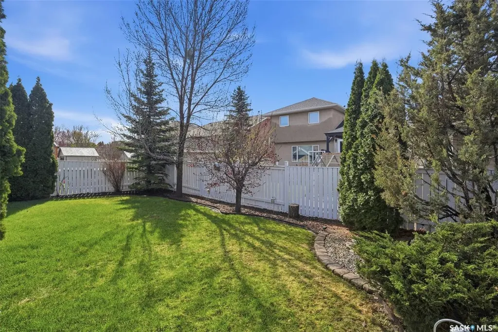 211 Brookmore Lane Saskatoon SK S7V 1C1