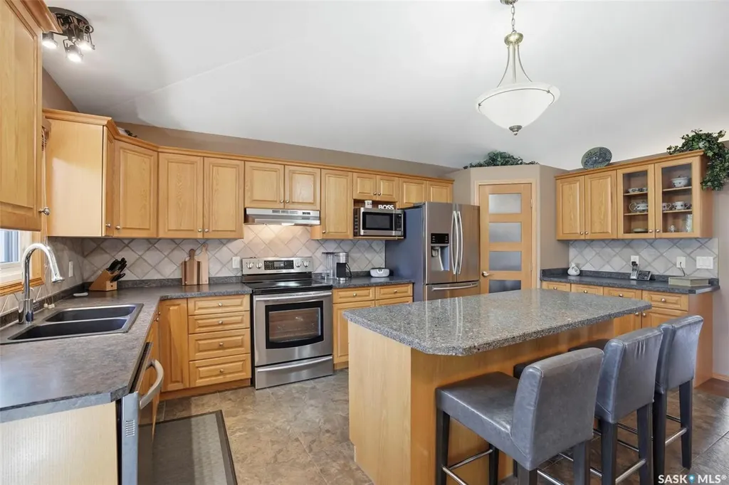 211 Brookmore Lane Saskatoon SK S7V 1C1