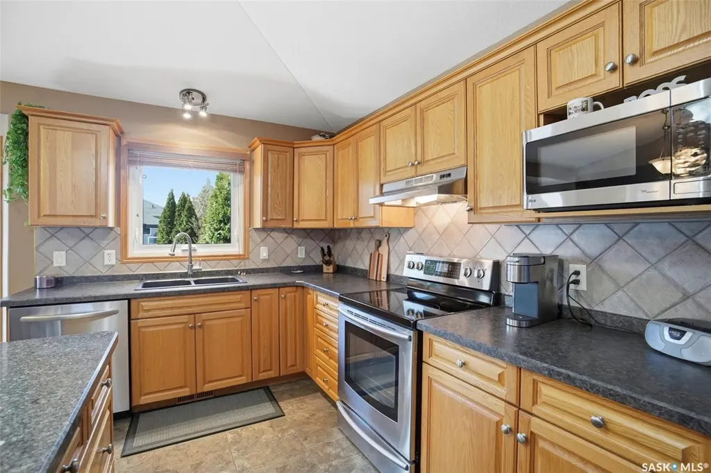 211 Brookmore Lane Saskatoon SK S7V 1C1