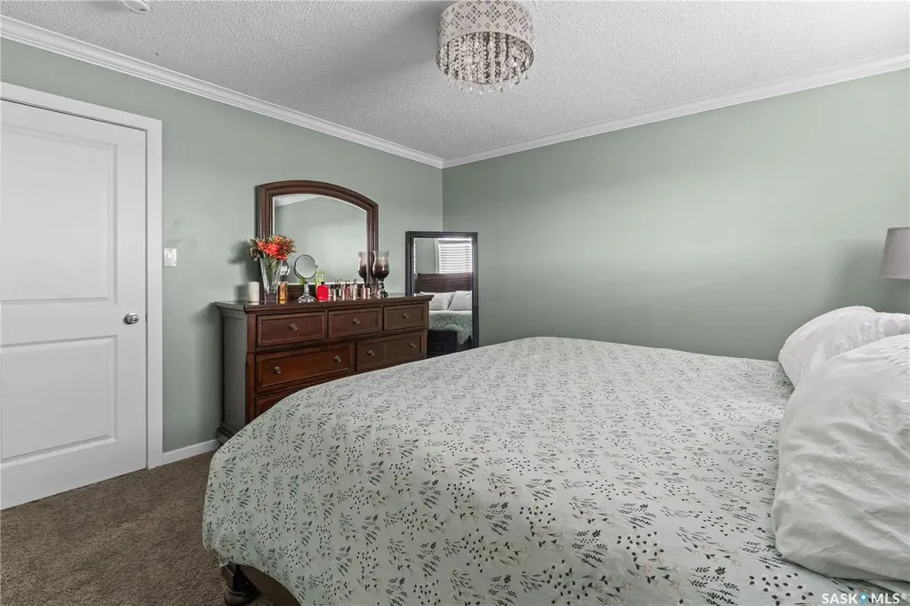 235 Rosewood Boulevard E Saskatoon SK S7V 0J2