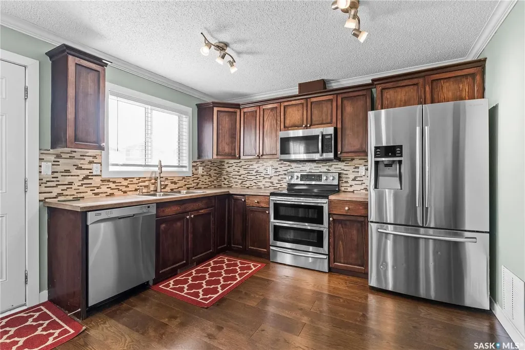 235 Rosewood Boulevard E Saskatoon SK S7V 0J2