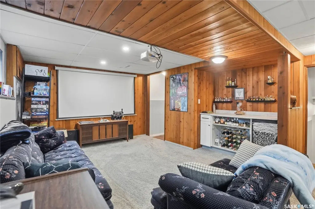 2838 Hartmann Crescent E Regina SK S4N 6L9