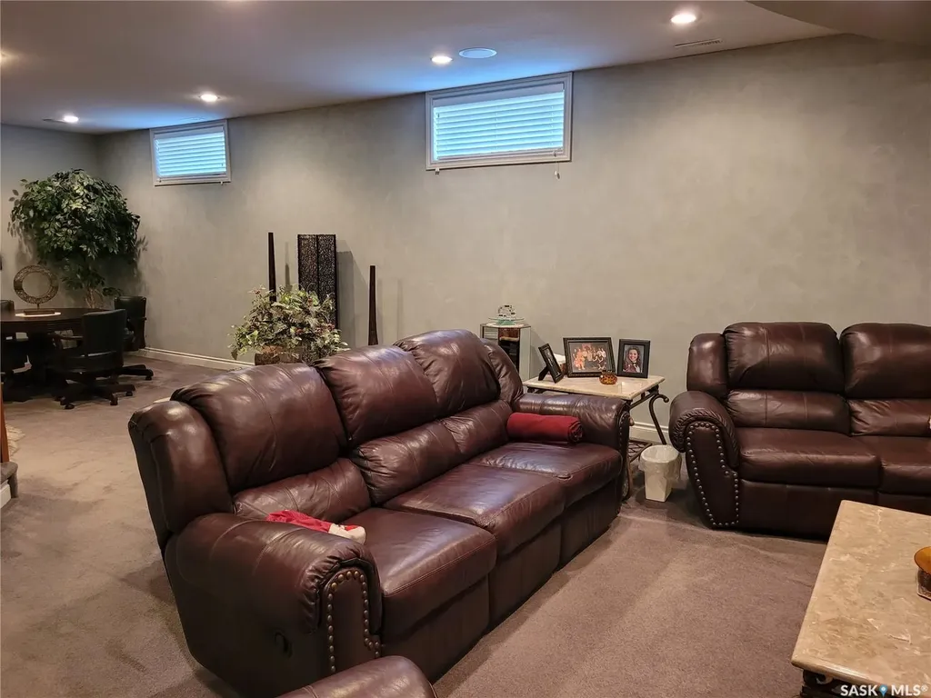 406 Bolton Place Saskatoon SK S7T 0A2