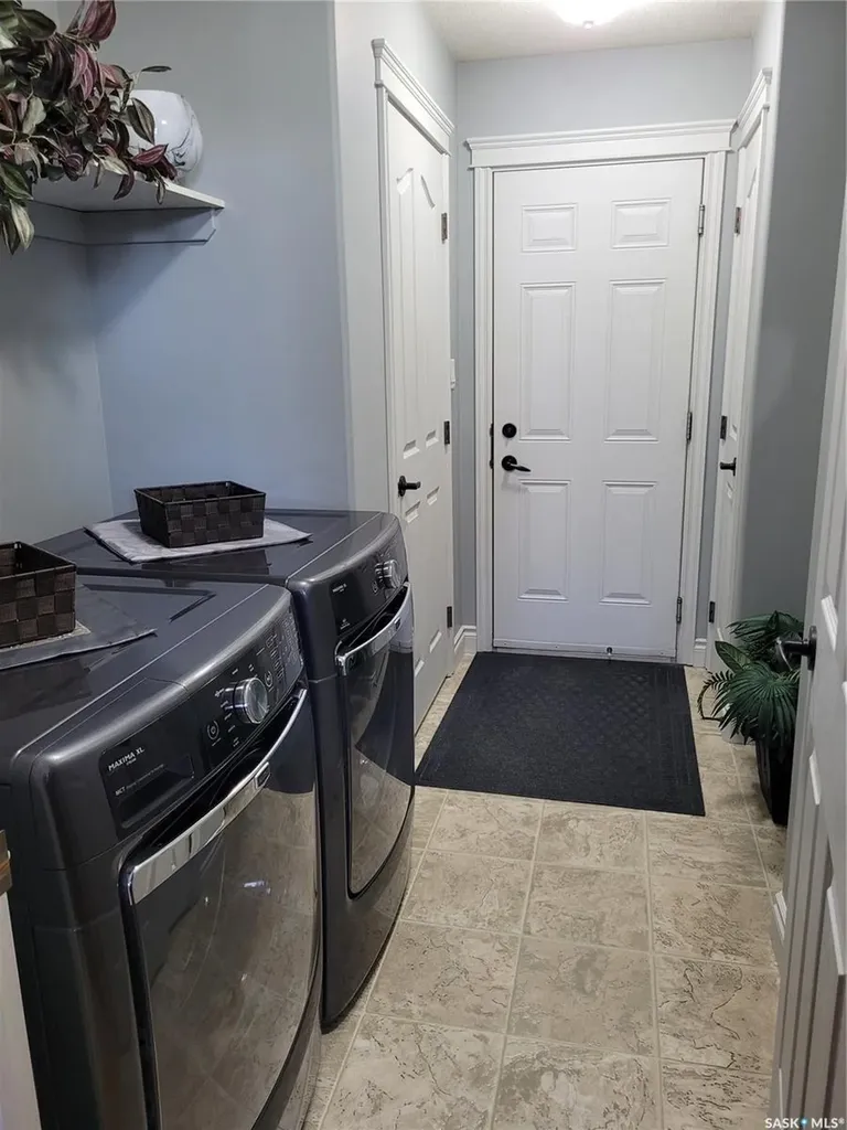406 Bolton Place Saskatoon SK S7T 0A2