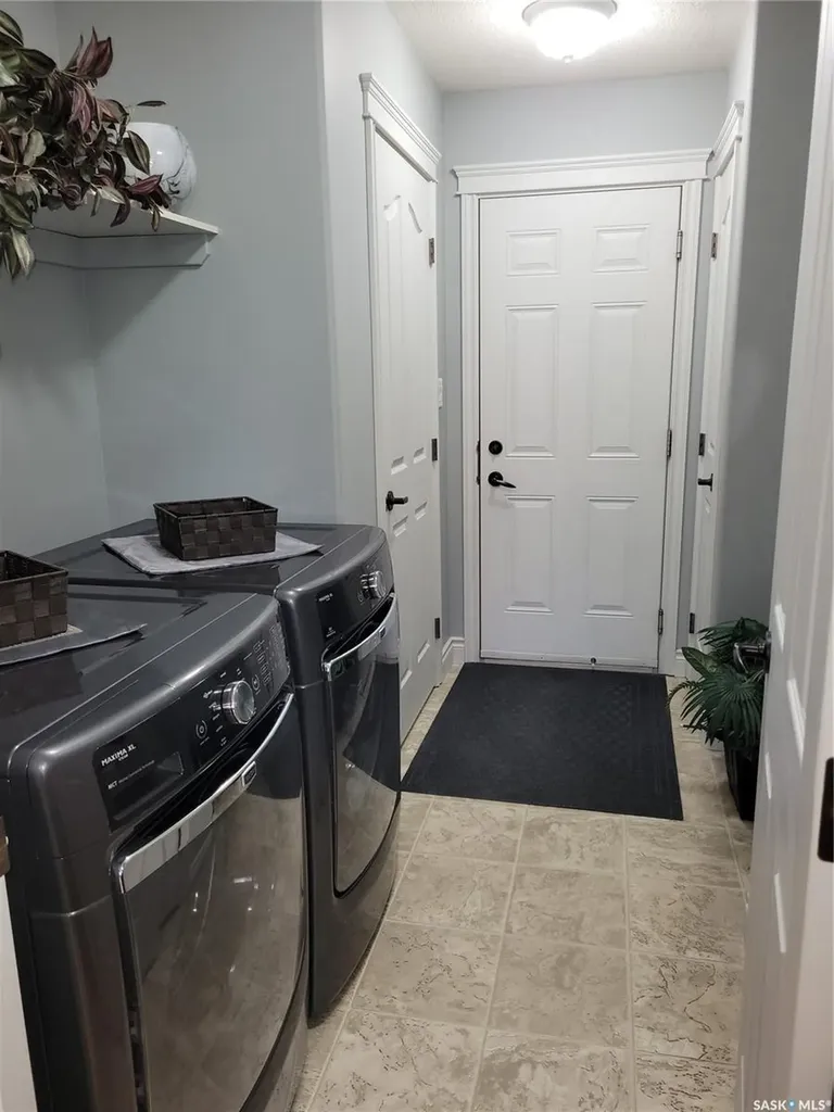 406 Bolton Place Saskatoon SK S7T 0A2