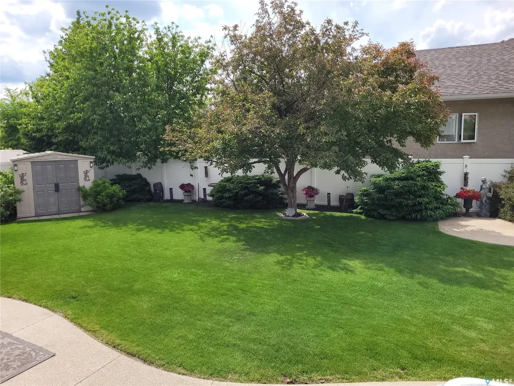 406 Bolton Place Saskatoon SK S7T 0A2