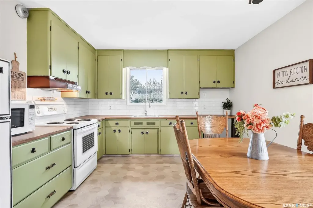 1601 Cumberland Avenue S Saskatoon SK S7H 2M4