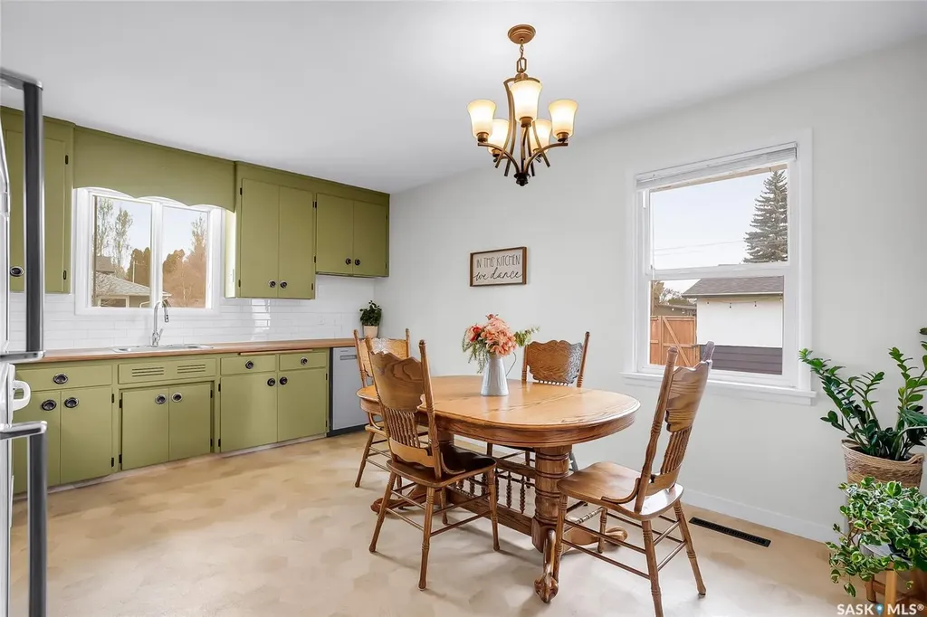 1601 Cumberland Avenue S Saskatoon SK S7H 2M4