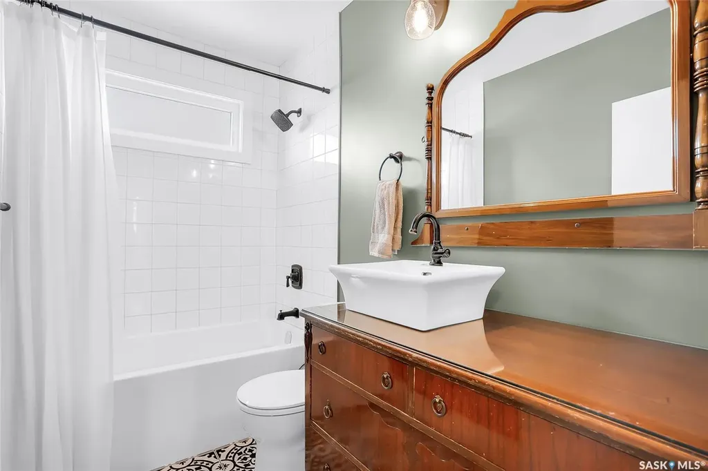 1601 Cumberland Avenue S Saskatoon SK S7H 2M4