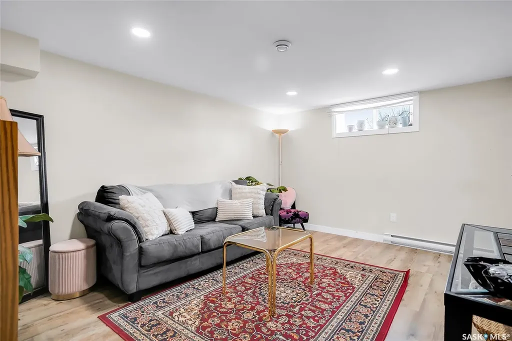 1601 Cumberland Avenue S Saskatoon SK S7H 2M4