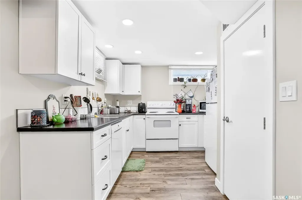 1601 Cumberland Avenue S Saskatoon SK S7H 2M4