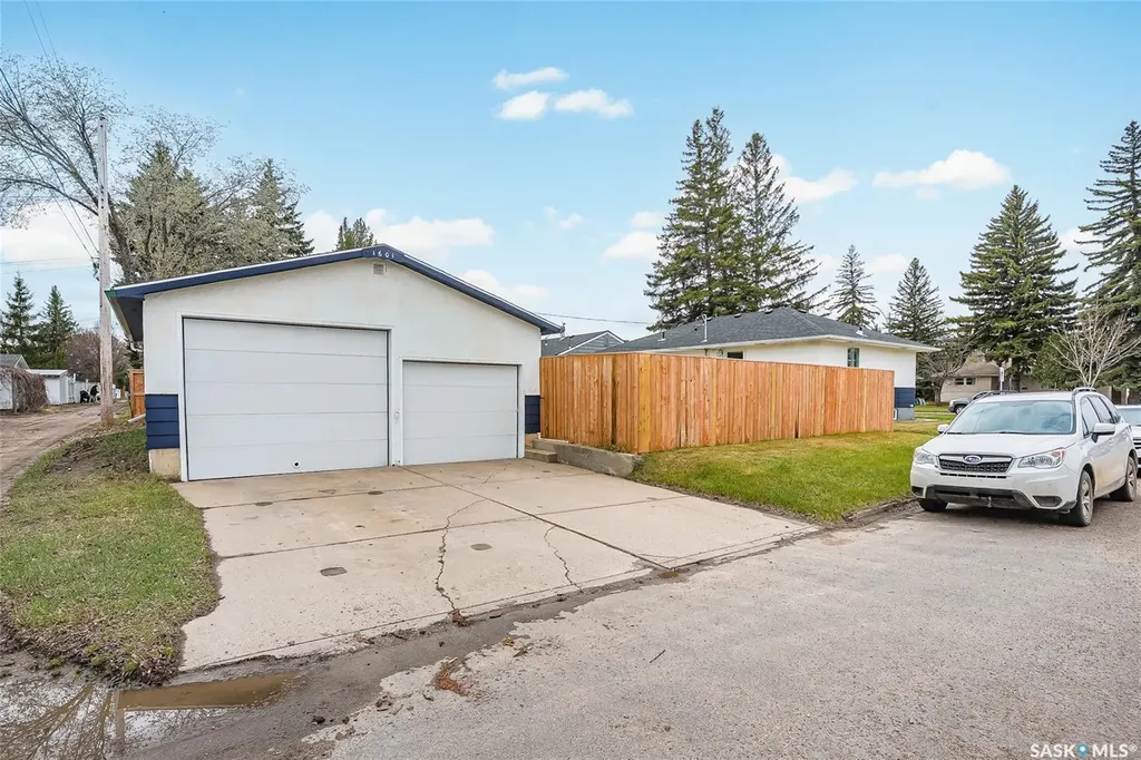 1601 Cumberland Avenue S Saskatoon SK S7H 2M4