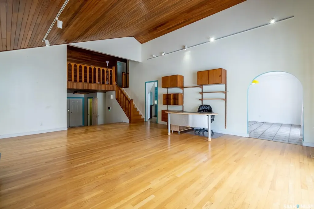 6 Hogarth Place Regina SK S4S 4J8