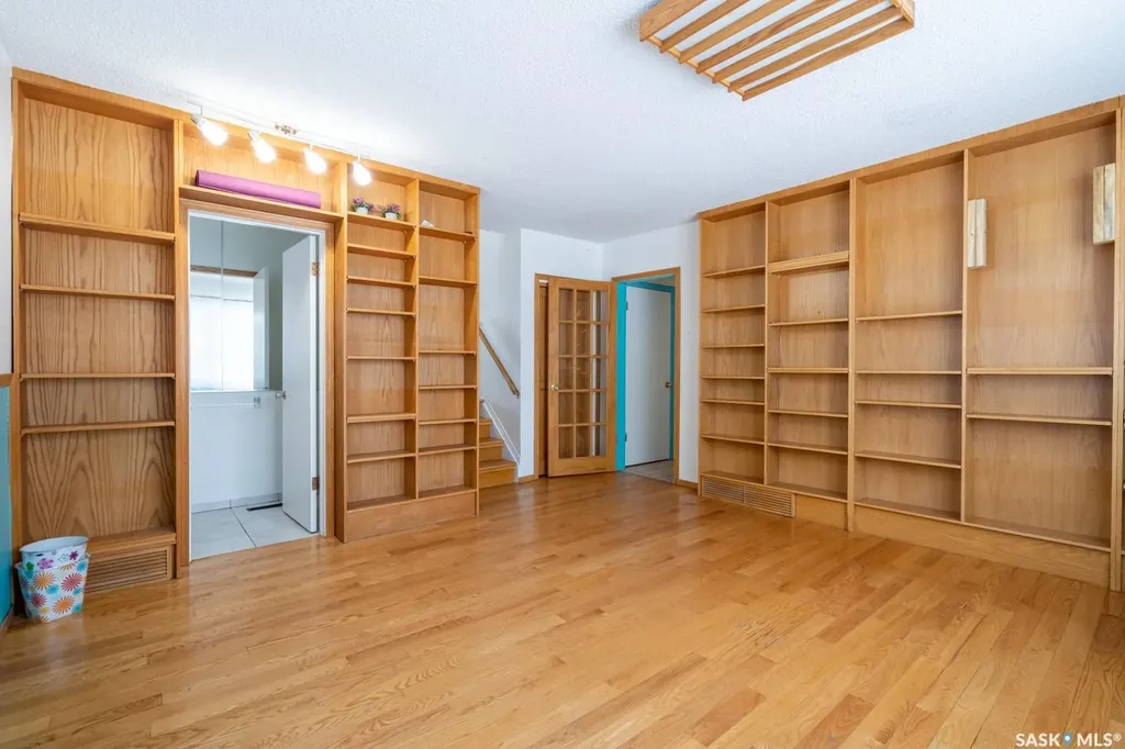 6 Hogarth Place Regina SK S4S 4J8