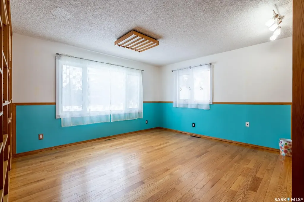 6 Hogarth Place Regina SK S4S 4J8
