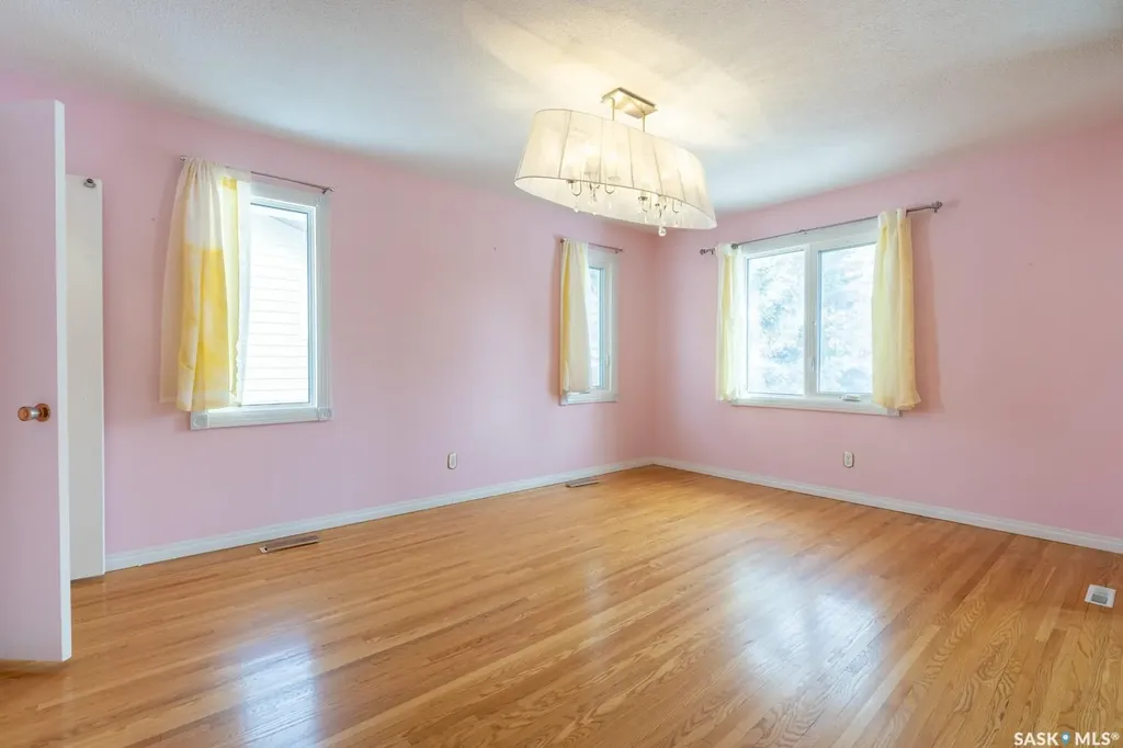 6 Hogarth Place Regina SK S4S 4J8