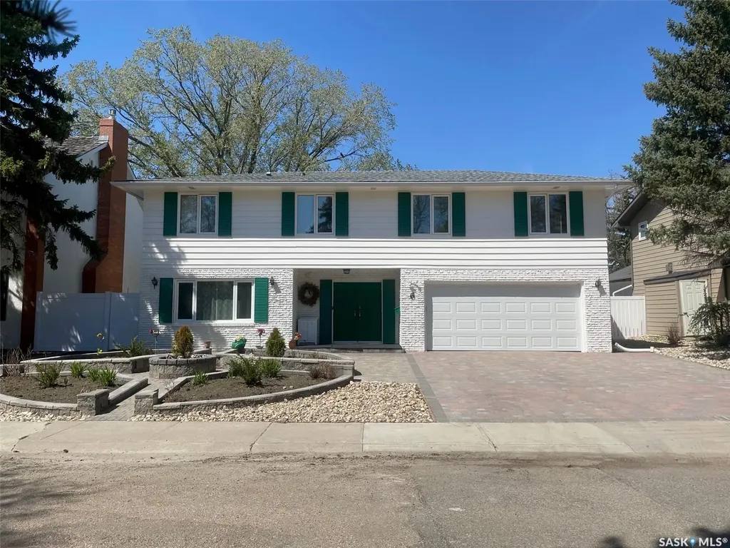 6 Hogarth Place Regina SK S4S 4J8