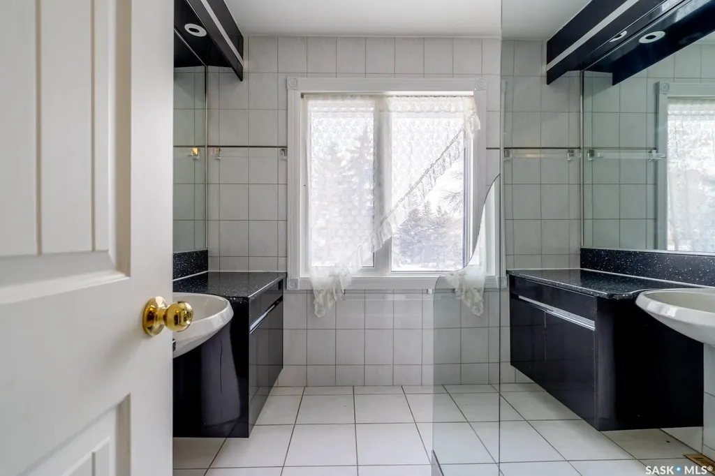 6 Hogarth Place Regina SK S4S 4J8
