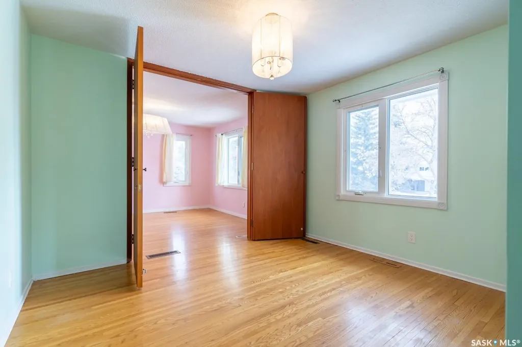 6 Hogarth Place Regina SK S4S 4J8