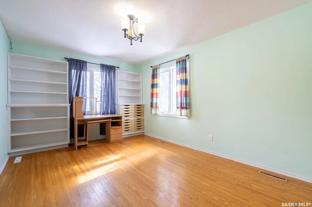 6 Hogarth Place Regina SK S4S 4J8