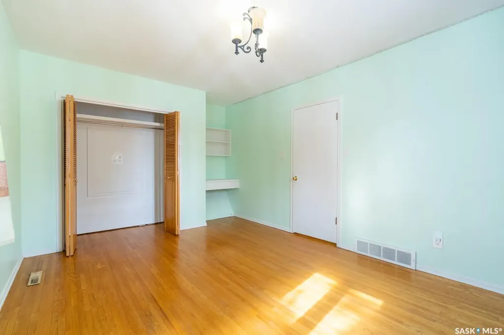 6 Hogarth Place Regina SK S4S 4J8